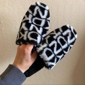 DKNY faux fur fuzzy slide mule slip on shoes